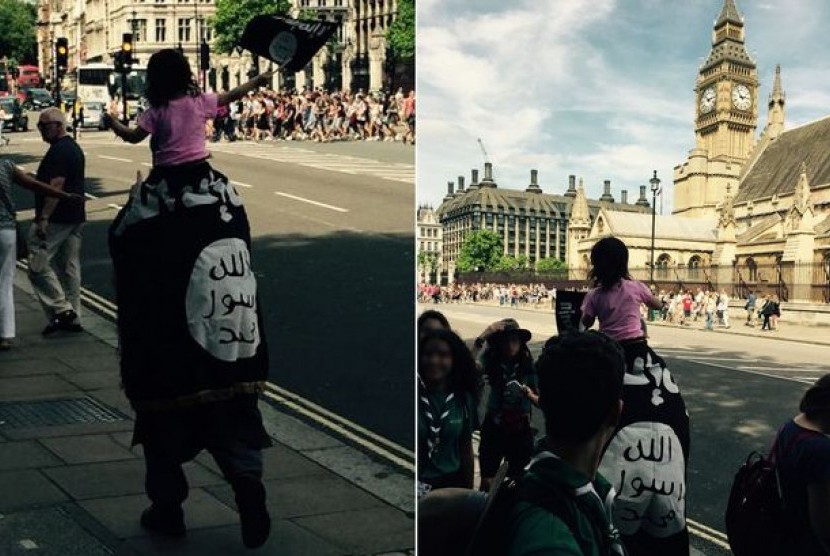 Bocah melambaikan bendera ISIS di luar gedung Parlemen Inggris