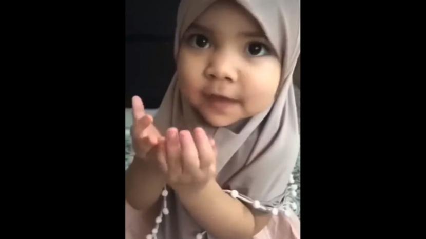 Bocil belajar berdoa