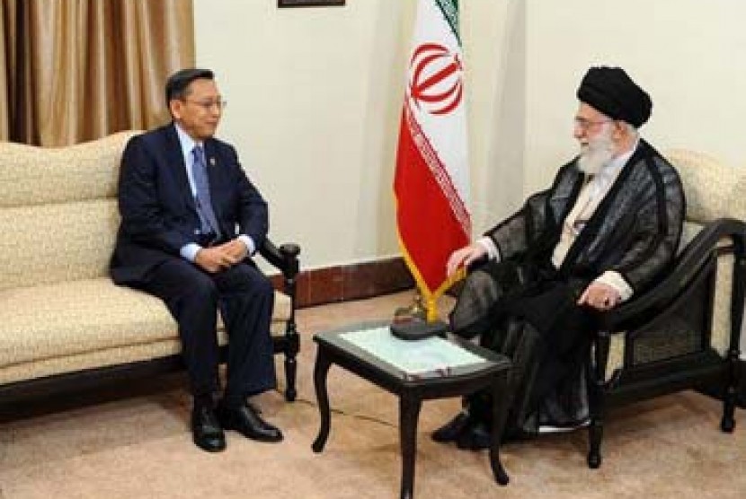 Boediono bertemu Khamenei