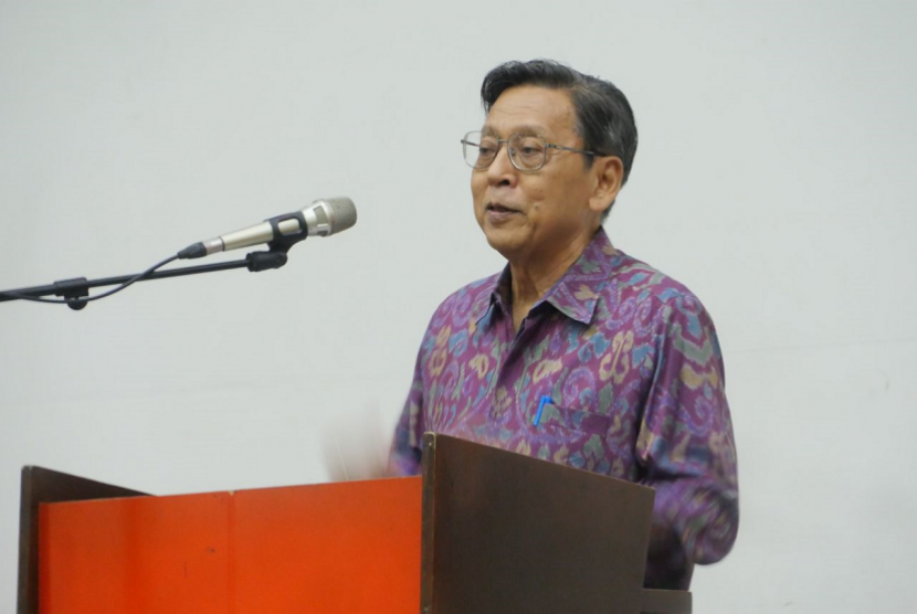 Boediono usai mengisi kuliah umum di Fakultas Ilmu Administrasi Universitas Indonesia, Depok, Jumat (13/4).
