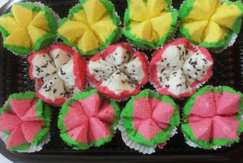 Bolu Kukus Mekar, salah satu kue tradisional yang kini dibuat lebih cantik sehinga menarik minat konsumen