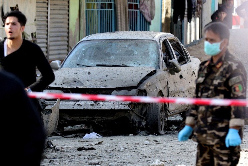 Menurut polisi sebuah bom dipasang melekat di mobil yang dikendarai wakil gubernur Kabul. Ilustrasi.