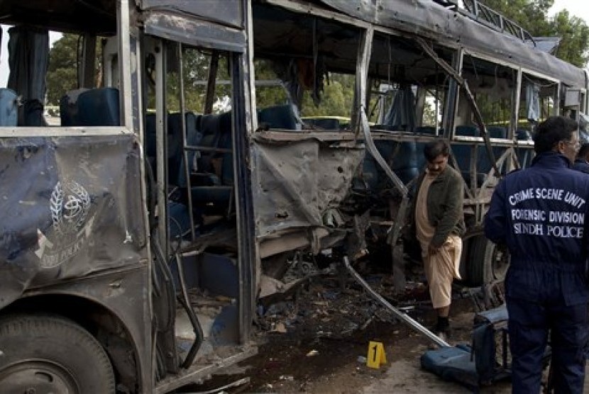 Bom bunuh diri yang terjadi di Karachi, Pakistan, Kamis (13/2).