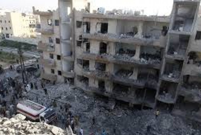 Bom meluluhlantakkan bangunan di Suriah.
