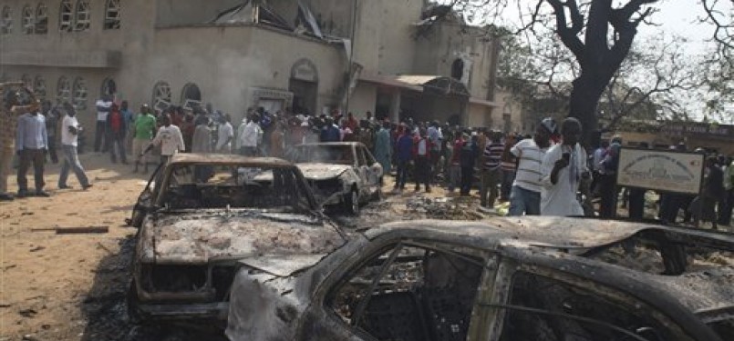 Bom menggunang Gereja Katolik Theresia di Mandalla, Nigeria, pada Ahad 25 Desember 2011