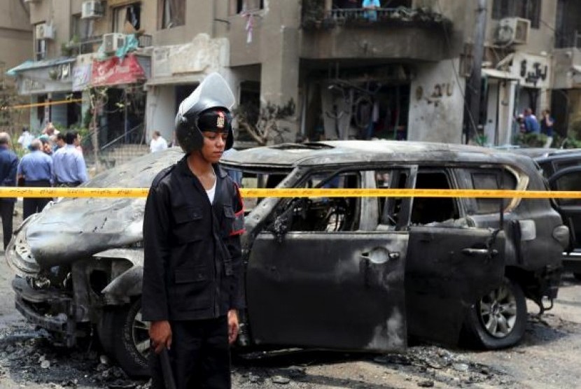 Bom mobil yang menewaskan jaksa terkemuka Mesir, Hisham Barakat, Senin (29/6).