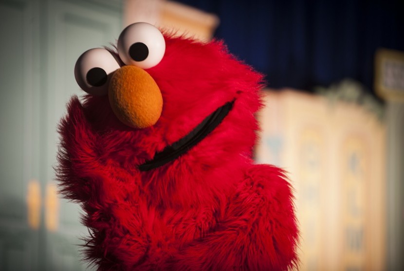 Saat Boneka Elmo  Mewawancarai Bintang Top Dunia 