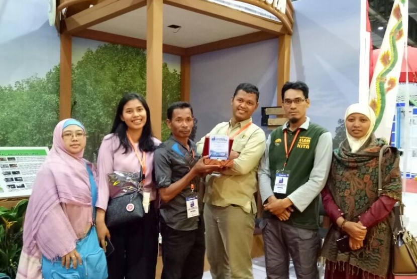 Booth pameran Balai TN Kutai kembali menyabet juara 1 kategori Industri Pariwisata selama gelaran Pameran Wisata dan Budaya Nusantara 2018.