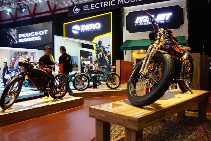 Booth Sepeda dan Sepeda Motor di IIMS 2016