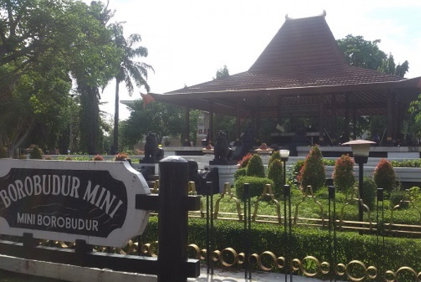 Borobudur mini di TMII, Jakarta-Timur