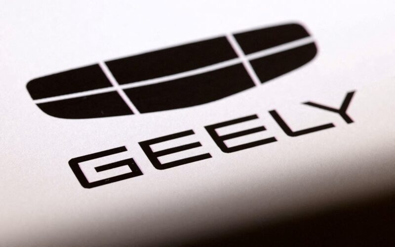 Bos produsen mobil China Geely, Li Shufu, mengatakan industri otomotif global menghadapi 