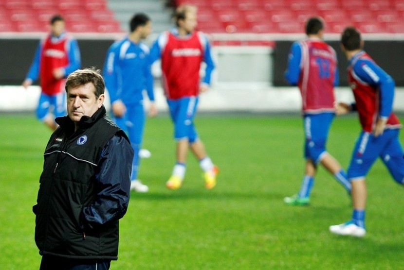 Bosnia's soccer team coach Safet Susic attends a training session Monday, Nov. 14, 2011 at the Luz stadium in Lisbon. Bosnia will play with Portugal in their second leg Euro 2012 playoff soccer match Tuesday