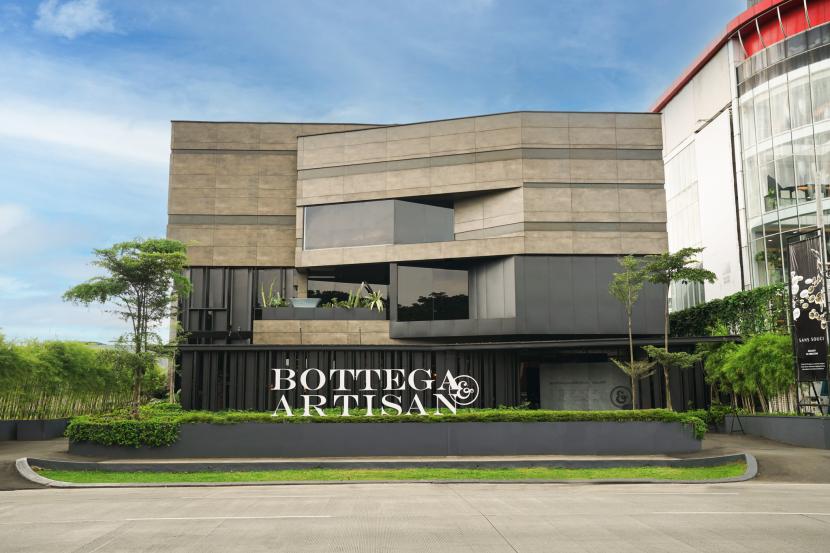 Bottega&Artisan meresmikan flagship showroomnya yang unik. Menggabungkan konsep galeri seni dan keindahan arsitektur modern.