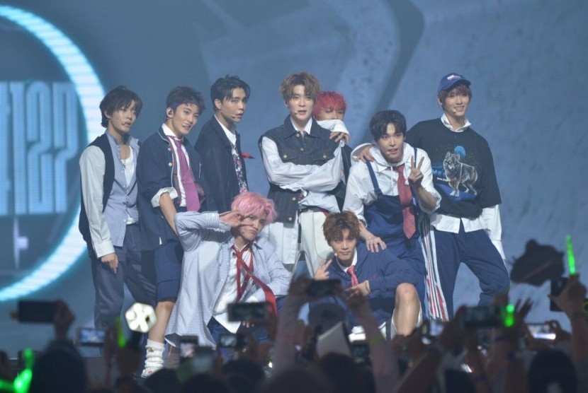Boyband asal Korea Selatan, NCT 127, pada gelaran Music Bank in Jakarta 2017 di JIExpo, Kemayoran, Jakarta Pusat, Sabtu (2/9) malam.