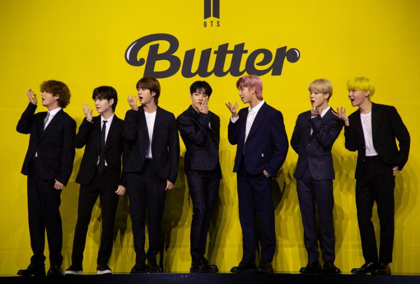 Boyband BTS mendapatkan penghargaan Record of the Year dari Variety untuk hit Butter pada Sabtu lalu. 