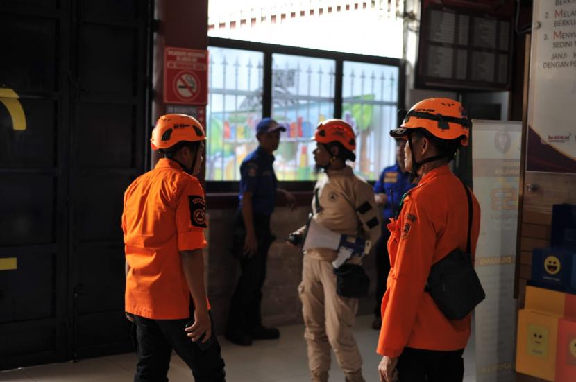 BPBD Kota Tasikmalaya melaksanakan simulasi bencana gempa bumi di Lapas Kelas IIB Tasikmalaya, Selasa (13/12/2022). 