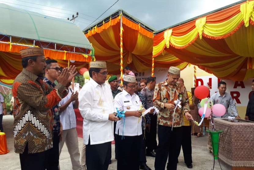 BPH Migas bersama Pertamina dan Bupati Gorontalo Utara meresmikan lembaga penyalur Program BBM Satu Harga di Kecamatan Tolinggula, Gorontalo Utara, Kamis, (6/9).