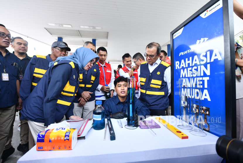 Kepala BPH Migas Erika Retnowati didampingi manajemen Pertamina melakukan kunjungan kerja ke Gas Management Center PGN Glugur, Medan sekaligus menyapa konsumen jargas lewat konferensi video, Ahad (23/3/2025).