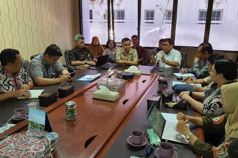 BPH Migas melaksanakan kunjungan kerja ke Kantor PT Kereta Api Indonesia (Persero) dalam rangka rapat koordinasi terkait kuota dan penyaluran BBM bersubsidi jenis solar untuk sektor pengguna kereta api tahun anggaran 2020. 