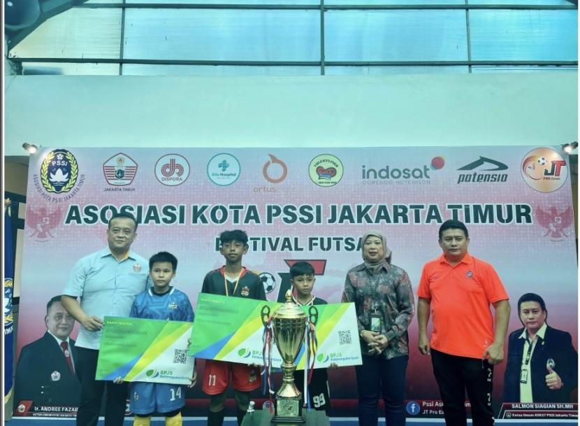 BPJamsostek cabang Jakarta Pulogebang melindungi para atlet futsal peserta kompetisi JT Cup 2024. 