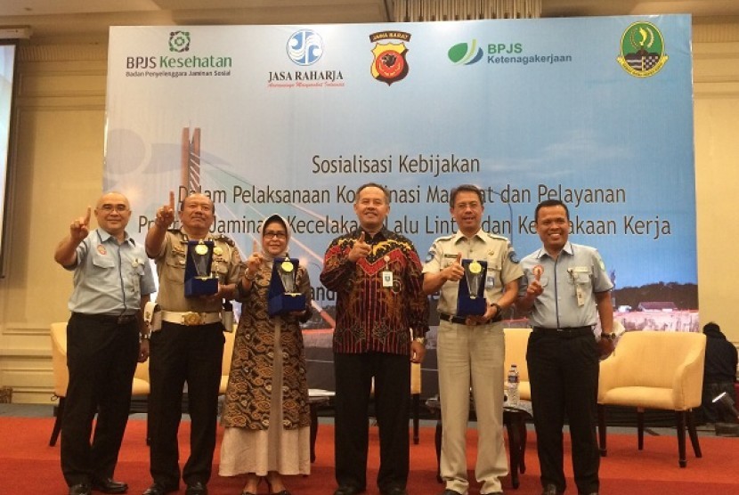 BPJS Kesehatan Divisi Regional V Jawa Barat menyosialisasikan Koordinasi Manfaat Pelayanan Penanganan Korban Kecelakaan Lalu Lintas Jalan dan Angkutan Umum Secara Terpadu bagi Peserta JKN-KIS di Kota Baru Parahyangan, Kamis (23/3). 