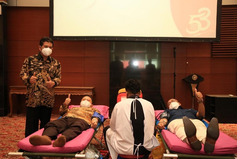 BPJS Kesehatan menggelar kegiatan Aksi Donor Darah bersama Unit Donor Darah Palang Merah Indonesia (PMI) Provinsi DKI Jakarta. Kegiatan tersebut dilakukan untuk membantu menambah ketersediaan jumlah kantong darah di PMI.