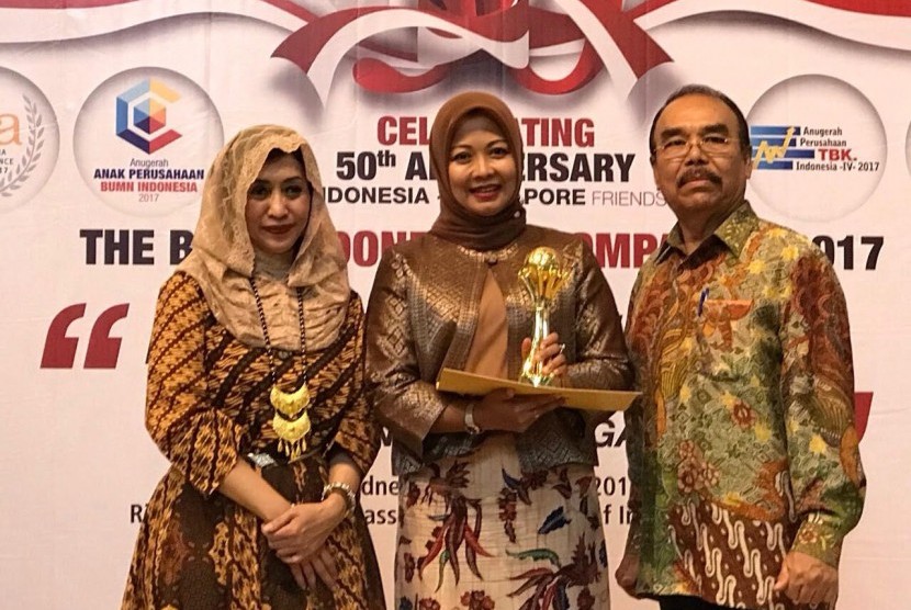 BPJS Ketenagakerjaan menerima penghargaan bergengsi sebagai The Best Indonesian Insurance Company 2017 dari majalah Economic Review.