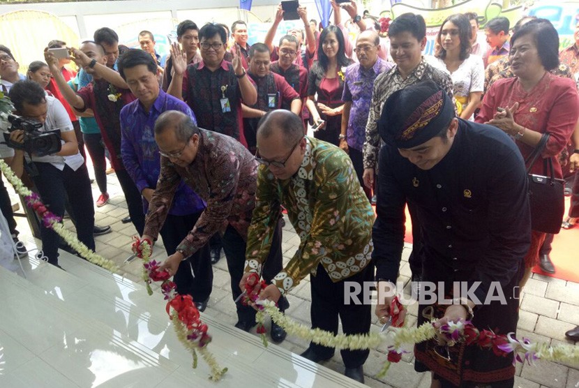 BPJS Ketenagakerjaan Resmikan Kantor Baru dan Taman Kota di Gianyar) BPJS Ketenagakerjaan Cabang Bali di Gianyar meresmikan gedung kantor baru dan taman kota untuk masyarakat yang beralamat di Jalan Dharma Giri Bypass Buruan. 