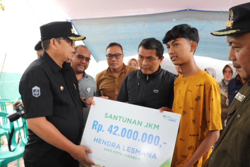 BPJS Ketenagakerjaan Wilayah Jawa Barat memberikan santunan ke ahli waris