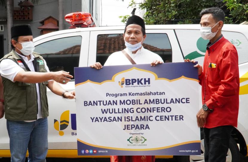 BPKH) RI melalui Program Kemaslahatan bersama NU Care-LAZISNU menyerahkan 1 (satu) unit ambulans kepada Yayasan Islamic Center di Jepara, Jawa Tengah, Jumat (11/12).