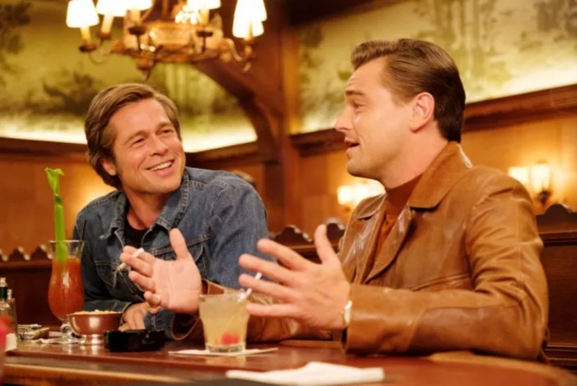 Brad Pitt dan Leonardo DiCaprio dalam Once Upon a Time in Hollywood.