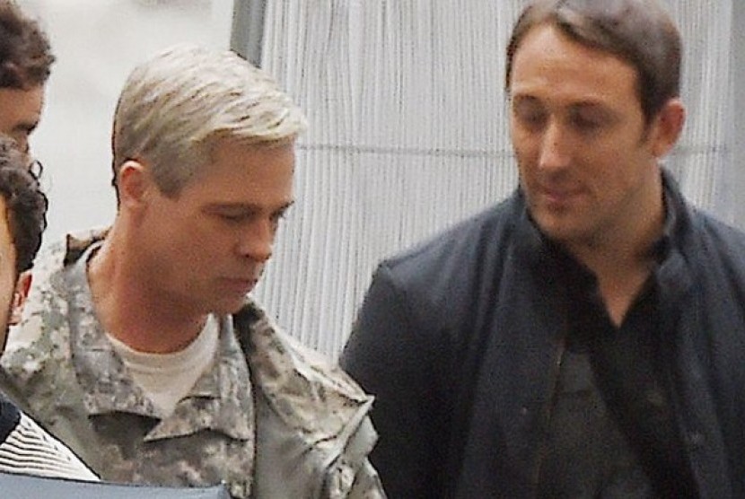 Brad Pitt miliki rambut abu-abu