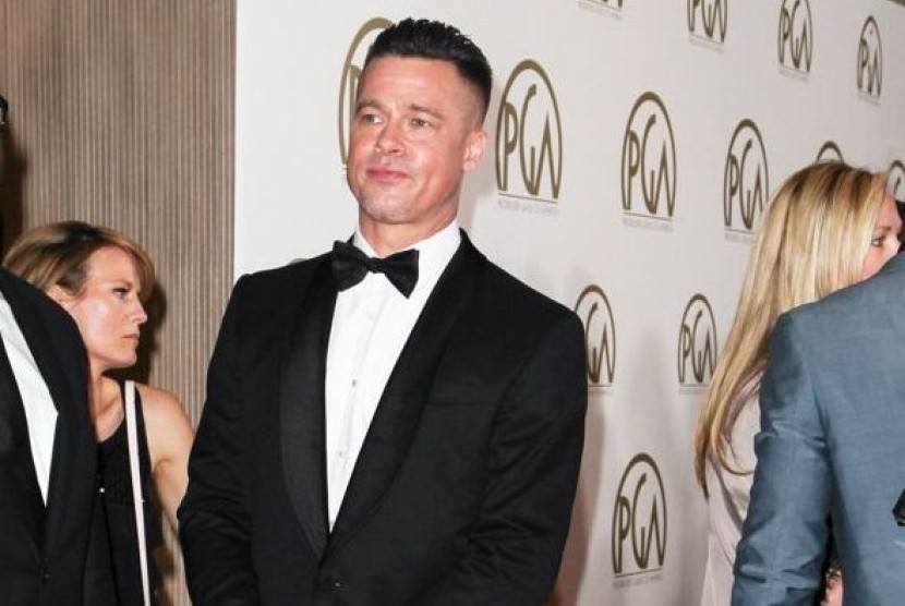 Brad Pitt Muncul Dengan Rambut Gaya Baru