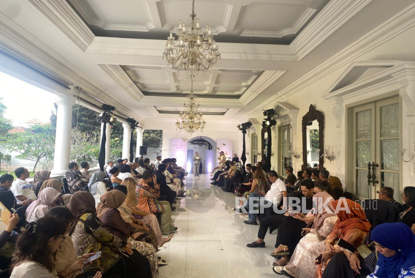 Brand 1719 menggelar acara istimewa yang memadukan Launching Buku, Trunk Show koleksi terbaru bernuansa earth tone, serta Intimate Hi-Tea bersama tamu dan komunitas, bertempat di The Tirtodipuran Hotel, Bantul, Ahad (5/10/2025).