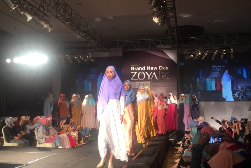 Brand busana muslim ternama, Zoya menghadirkan koleksi baru di 2018 dengan menerapkan teknologi dari Swiss, yakni HEIQ Smart Temp and HEIQ Fresh Tech.
