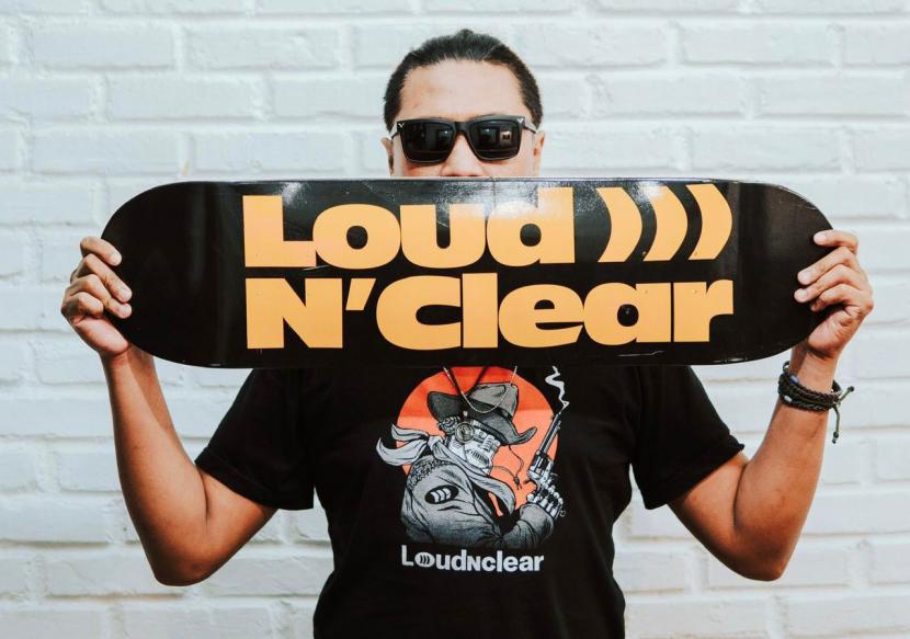  Brand clothing Loud n Clear yang menyasar segmen musik dan skateboard ini didirikan karena memang menyukai pakaian yang simple, tshirt, jeans dan hoodie. 