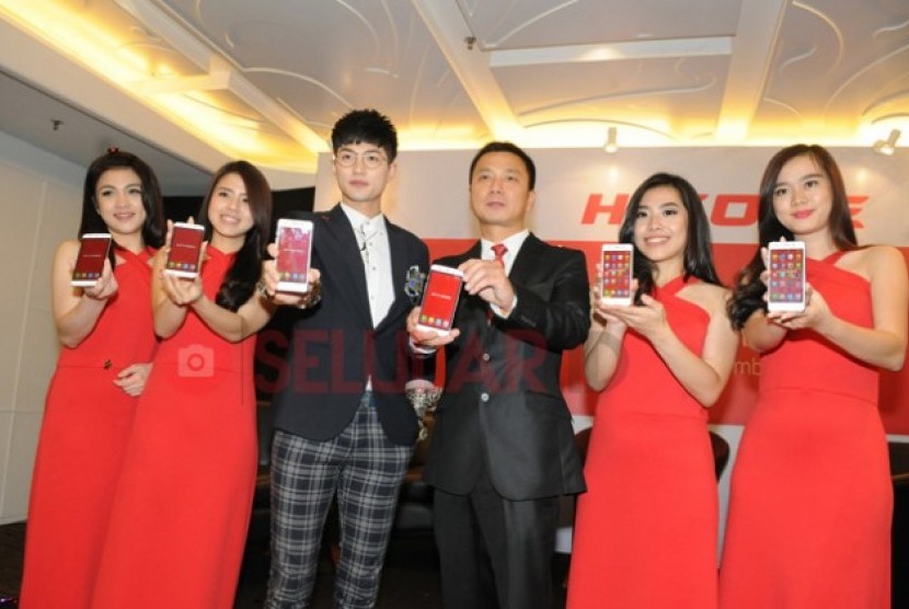 Brand nasional pabrikan Cina, HiCore, resmi memasuki pasar Indonesia dengan meluncurkan dua produk HiCore Play Z5 dan HiCore Lens DC1, di Jakarta, Kamis (1/9).