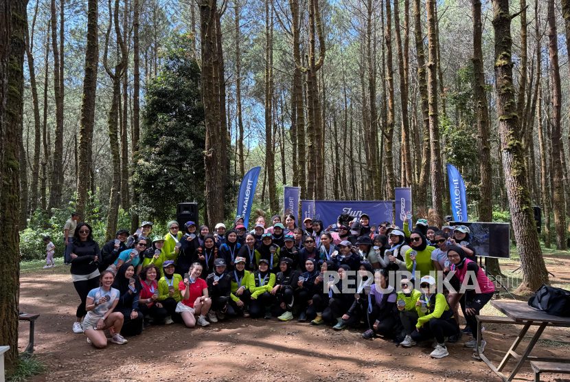 Brand pakaian olahraga lokal, Speed Jersey, resmi meluncurkan koleksi eksklusif terbarunya bertajuk Female Fit Series, Sabtu (26/7/2205). Peluncuran digelar dalam sebuah event bertema Fun Trail Bliss di kawasan Tangkal Pinus, Cikole, Lembang, Kabupaten Bandung Barat.