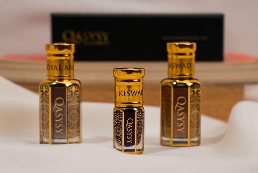Brand parfum lokal, Qasysy asal Yogyakarta berinovasi dengan menghadirkan wewangian minyak kasturi.Qasysy mengklaim wewangian yang disenangi Rasulullah SAW ini diproduksi tanpa alkohol. 