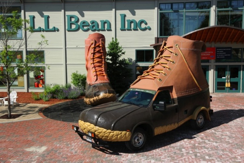 Brand sepatu dan jaket asal Amerika Serikat (AS) LL Bean.