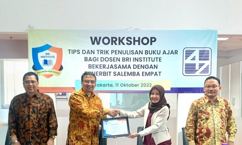 BRI Institute yang sedang proses bertransformasi menjadi Cyber University, giat menggelar berbagai kegiatan positif sebagai langkah aktif dalam meningkatkan mutu SDM ke arah yang lebih baik lagi. 