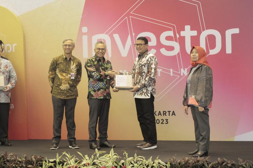BRI kembali mempertahankan predikat sebagai Dealer Utama terbaik di Indonesia.