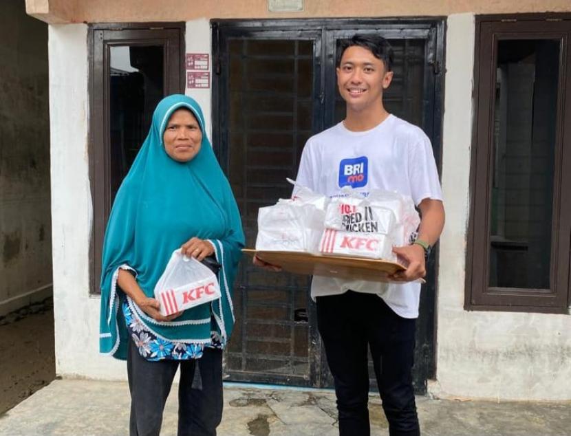 BRI melalui aktivitas Corporate Social Responsibility (CSR) BRI Peduli melakukan penyaluran bantuan bagi korban banjir Binjai, Sumatera Utara.