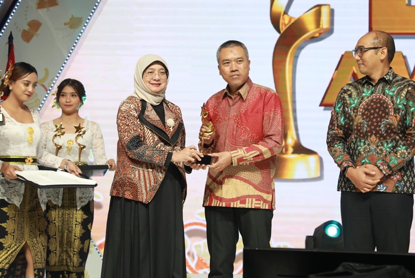 BRI mendapatkan apresiasi dari Lembaga Penjamin Simpanan (LPS) di dua kategori, yakni sebagai Bank Teraktif Dalam Sosialisasi Program Penjaminan Simpanan dan Bank Terinovatif Dalam Sosialisasi Program Penjaminan Simpanan untuk KBMI (Kelompok Bank Berdasarkan Modal Inti) 4 pada acara LPS Award 2023 yang diselenggarakan di Jakarta, Rabu (6/12/2023).