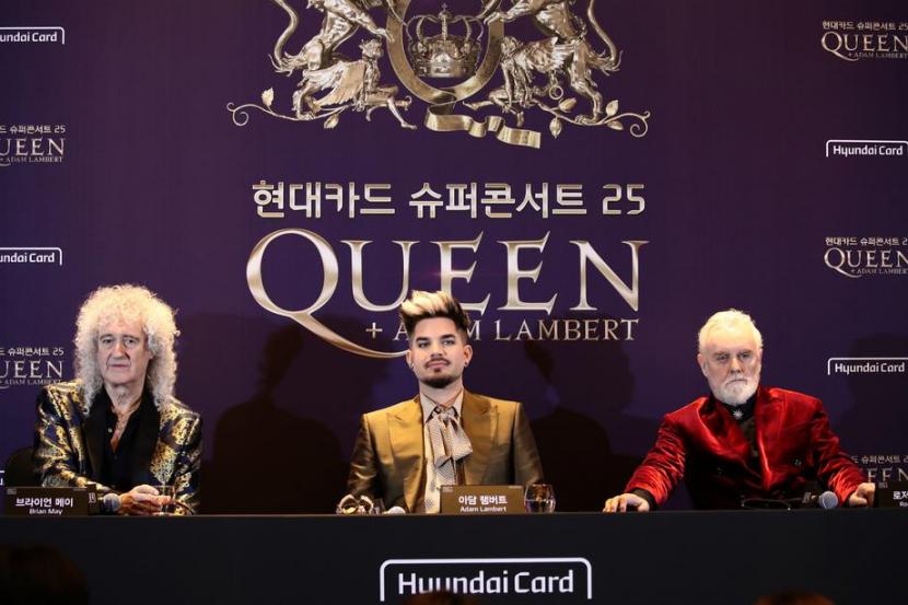 Brian May, Adam Lambert, dan Roger Taylor (ki-ka). Grup musik Queen dilaporkan telah mencapai kesepakatan dengan Sony Music untuk mengakuisisi katalog musik merek seharga Rp 20 triliun.