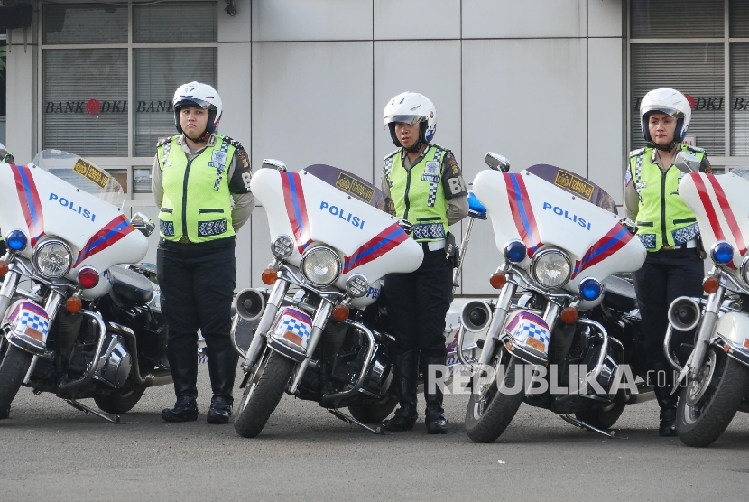   Brigadir Motor (BM) ikut ambil bagian pada Apel Gelar Pasukan Kesiapan Pengamanan Libur Panjang (Long Weekend), di Polda Metro Jaya, Rabu (4/5). (Republika/Darmawan) 