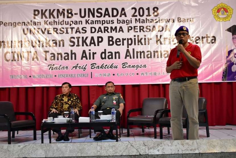 Brigjen Adi Sudaryanto dari Kementerian Pertahanan DKI Jakarta, saat berbicara pada kuliah umum Pengenalan Kehidupan Kampus Bagi Mahasiswa Baru UNSADA 2018 di Jakarta belum lama ini.