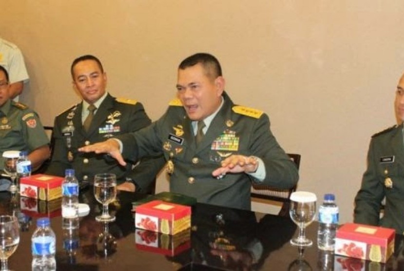 Brigjen TNI Andika Perkasa (kedua dari kiri).