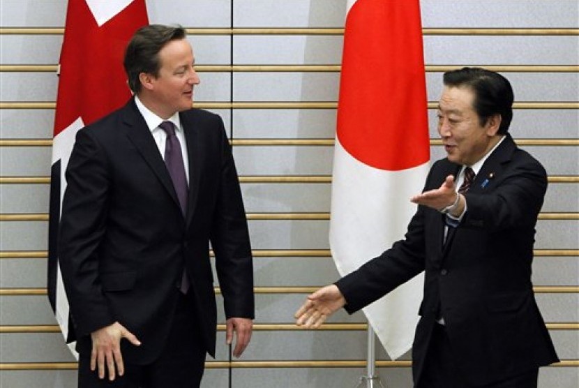  Britain's Prime Minister David Cameron, left, is welcomed by Japan's Prime Minister Yoshihiko Noda at the latter's official residence in Tokyo Tuesday. He then visits Indonesia on Wednesday and Thursday.