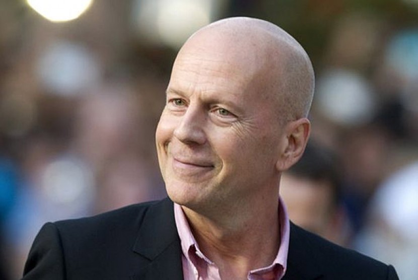 Bruce Willis bermain di dalam 15 film selama dua setengah tahun terakhir sebelum pensiun.